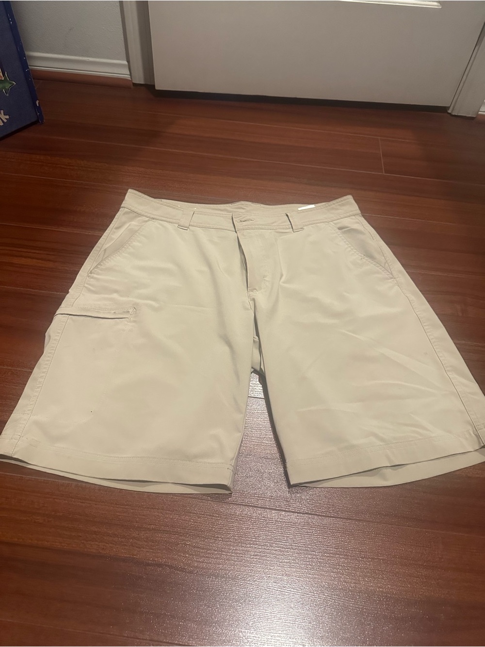 Columbia Men's Khaki Cargo Shorts - Light Tan